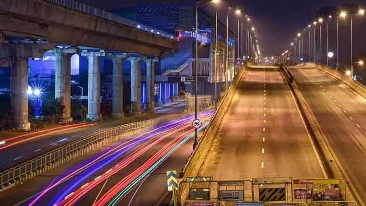 New Year Celebration: சென்னையில் நாளை இரவு 12 முதல் காலை 5 மணி வரை வாகனங்கள் செல்ல தடை.. காவல்துறை அதிரடி.! New Year Celebration: சென்னையில் நாளை இரவு 12 முதல் காலை 5 மணி வரை வாகனங்கள் செல்ல தடை.. காவல்துறை அதிரடி.!