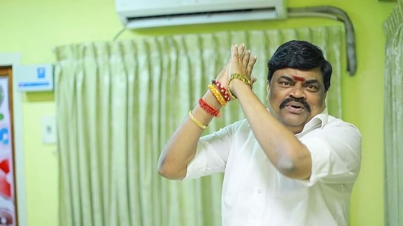 10 தனிப்படைக்கும் தண்ணி காட்டும் ஒத்த ராஜேந்திர பாலாஜி.. காக்கிகளை கதறவிடும் கேடிஆர்.. மண்டை காயும் போலீஸ். 10 தனிப்படைக்கும் தண்ணி காட்டும் ஒத்த ராஜேந்திர பாலாஜி.. காக்கிகளை கதறவிடும் கேடிஆர்.. மண்டை காயும் போலீஸ்.