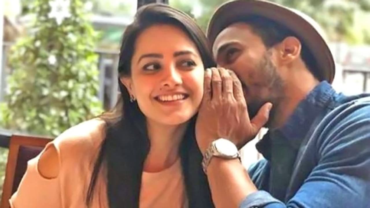 पैंट पहनना ही भूल गई TV की नागिन, पति और बेटे के साथ एयरपोर्ट पर इस हाल में दिखीं Anita Hassanandani पैंट पहनना ही भूल गई TV की नागिन, पति और बेटे के साथ एयरपोर्ट पर इस हाल में दिखीं Anita Hassanandani