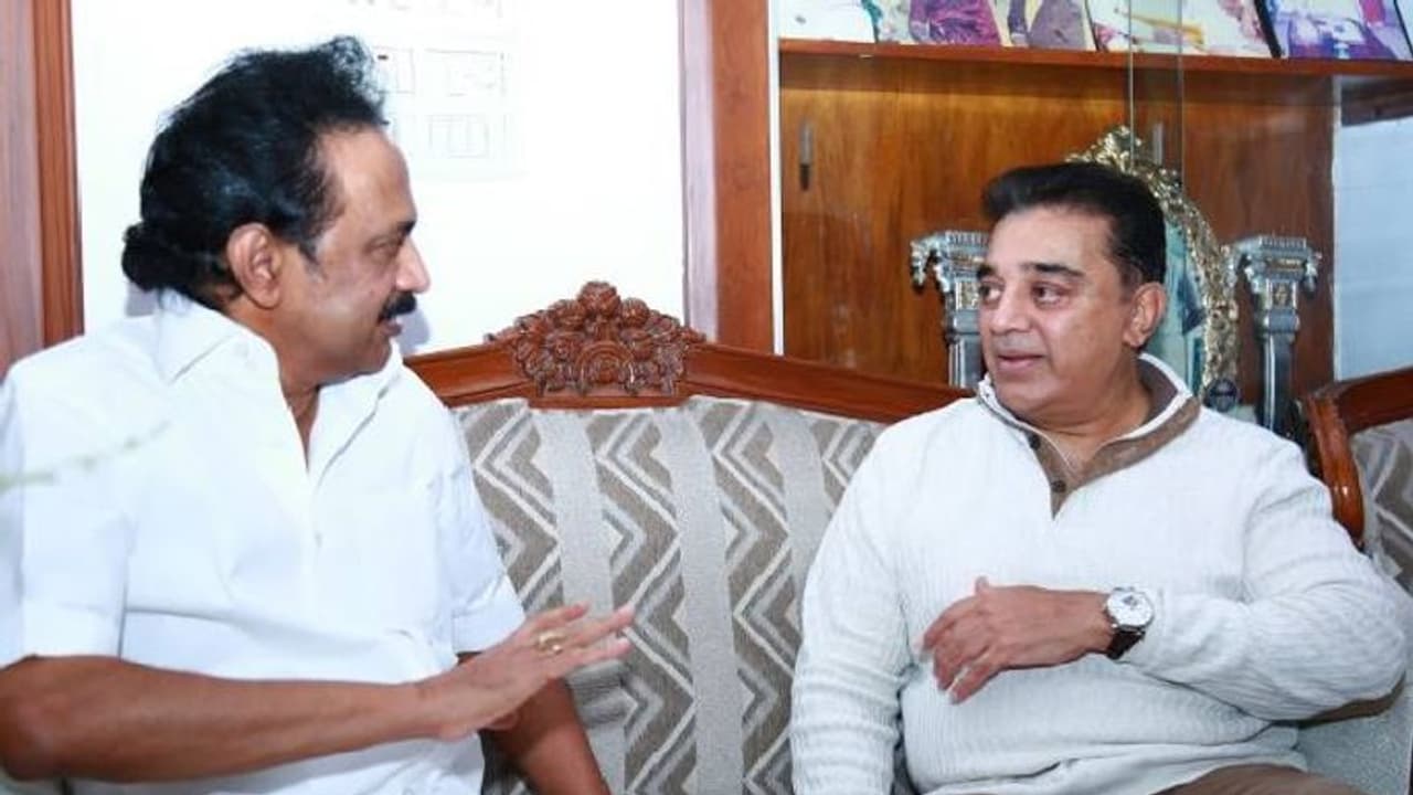 டாஸ்மாக் கடையை பாதுகாப்பாக நடத்த முடியும் அரசால் கிராம சபை நடத்த முடியாதா? திமுகவை கிழித்து தொங்கவிடும் மநீம.! டாஸ்மாக் கடையை பாதுகாப்பாக நடத்த முடியும் அரசால் கிராம சபை நடத்த முடியாதா? திமுகவை கிழித்து தொங்கவிடும் மநீம.!