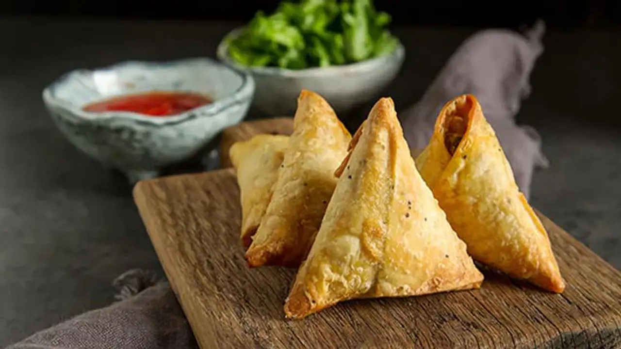 Saudi restaurant shut for preparing samosas in toilets for over 30 years