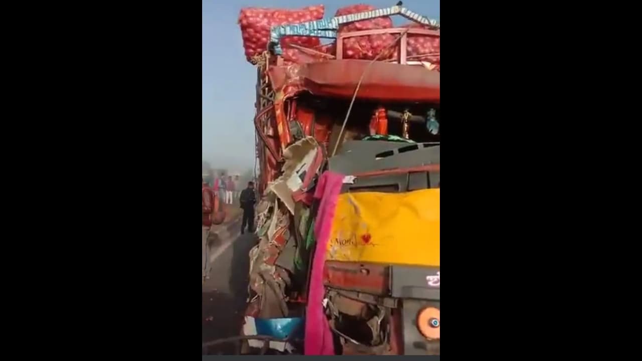 పొగ‌మంచు కార‌ణంగా 8 వాహ‌నాలు ఢీ.. 11 మందికి గాయాలు.. క‌ర్నాట‌క‌లో ఘ‌ట‌న