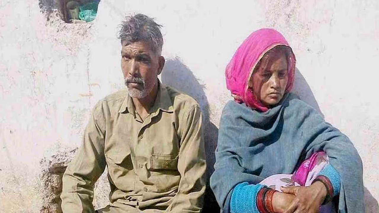 कहानी विजेंद्र सिंह राठौड़ की: केदारनाथ त्रासदी में लापता हुई पत्नी, 19 महीने भटककर ढूंढ निकाला,अब बनेगी फिल्म कहानी विजेंद्र सिंह राठौड़ की: केदारनाथ त्रासदी में लापता हुई पत्नी, 19 महीने भटककर ढूंढ निकाला,अब बनेगी फिल्म