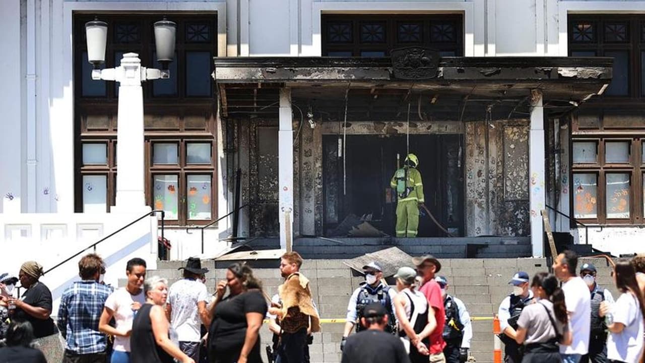 Australian Parliament : ഓസ്‌ട്രേലിയന്‍ പാര്‍ലമെന്റിന് തീയിട്ടു