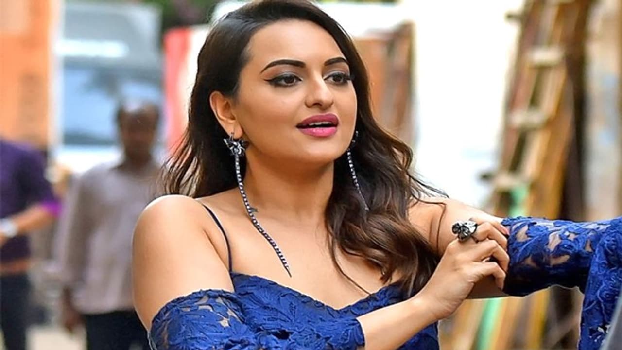 Sohail Khan के साले को छोड़ क्या अब इस शख्स को डेट कर रहीं Sonakshi Sinha, बर्थडे पर दे चुकीं हिंट Sohail Khan के साले को छोड़ क्या अब इस शख्स को डेट कर रहीं Sonakshi Sinha, बर्थडे पर दे चुकीं हिंट