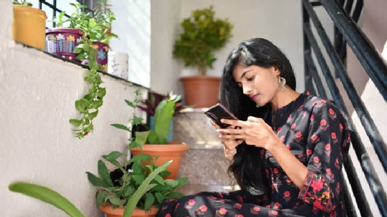 Women Internet: ইন্টারনেটে লুকিয়ে এই ১০টি বিষয় সার্চ করেন মহিলারা Women Internet: ইন্টারনেটে লুকিয়ে এই ১০টি বিষয় সার্চ করেন মহিলারা