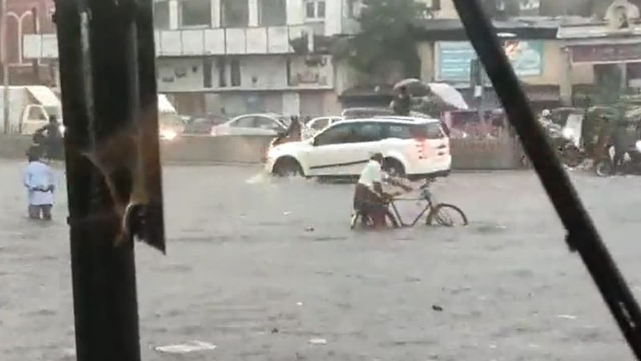 Weather update: உருவாகிறது புதிய காற்றழுத்த பகுதி..வெளுத்து வாங்கும் மழை ..7 மாவட்டங்களில் மிக கனமழை அலர்ட்.. Weather update: உருவாகிறது புதிய காற்றழுத்த பகுதி..வெளுத்து வாங்கும் மழை ..7 மாவட்டங்களில் மிக கனமழை அலர்ட்..
