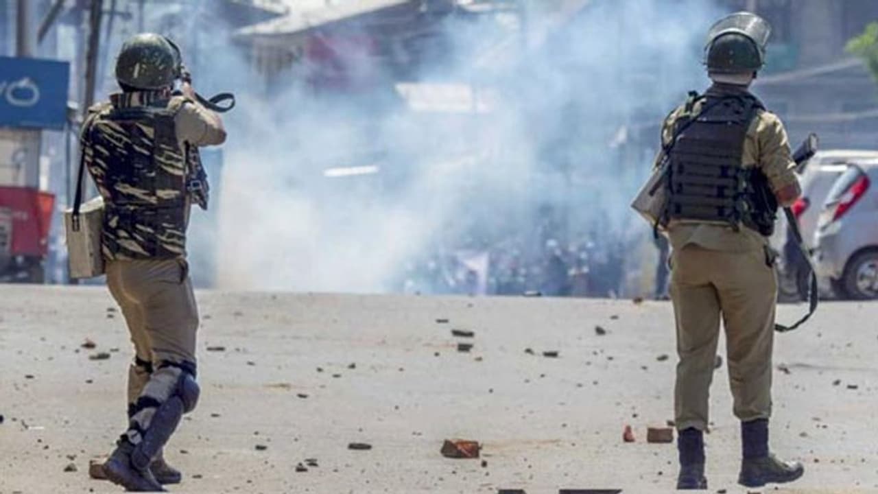 कश्मीरी छात्रों को पाकिस्तान में MBBS की सीटें बेचकर पैसा आतंकवादी गतिविधियों में हो रहा था खर्च कश्मीरी छात्रों को पाकिस्तान में MBBS की सीटें बेचकर पैसा आतंकवादी गतिविधियों में हो रहा था खर्च