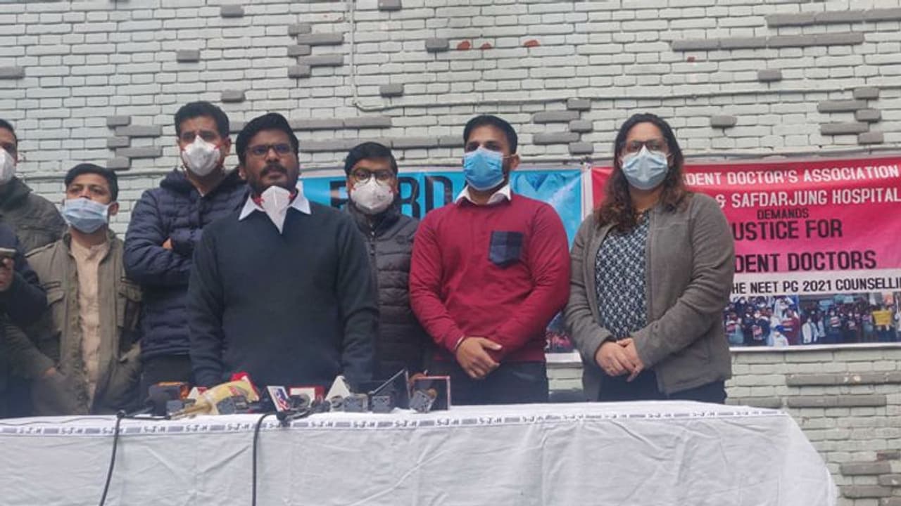 NEET PG Counselling: डॉक्टरों ने वापस ली हड़ताल, लेकिन SC से नहीं मिली कोई तारीख, तो फिर से काम बंद NEET PG Counselling: डॉक्टरों ने वापस ली हड़ताल, लेकिन SC से नहीं मिली कोई तारीख, तो फिर से काम बंद