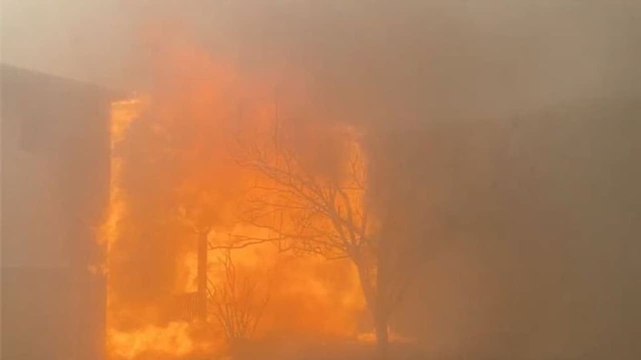 Mumbai: ముంబైలో భారీ అగ్నిప్రమాదం Mumbai: ముంబైలో భారీ అగ్నిప్రమాదం