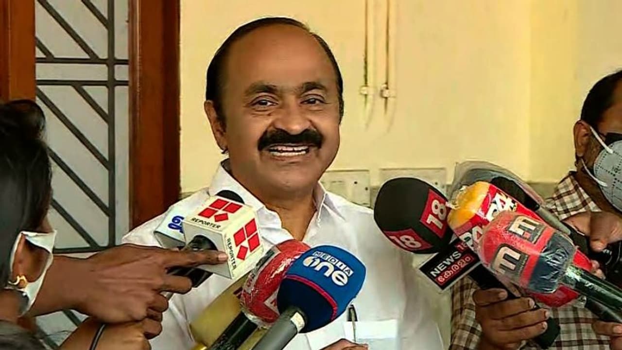 സ്റ്റാലിന്റെ റഷ്യയല്ല; ലോകായുക്തയിൽ കാനത്തിന് ആദ്യം മറുപടി കൊടുക്കൂവെന്നും വിഡി സതീശൻ സ്റ്റാലിന്റെ റഷ്യയല്ല; ലോകായുക്തയിൽ കാനത്തിന് ആദ്യം മറുപടി കൊടുക്കൂവെന്നും വിഡി സതീശൻ