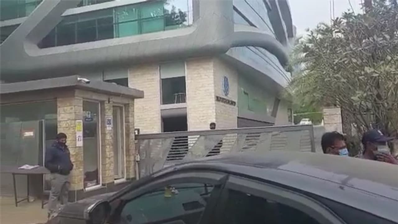 बड़ी खबर : भोपाल में दिलीप बिल्डकॉन के दफ्तर पर CBI का छापा, NHAI अफसर को रिश्वत देने का मामला