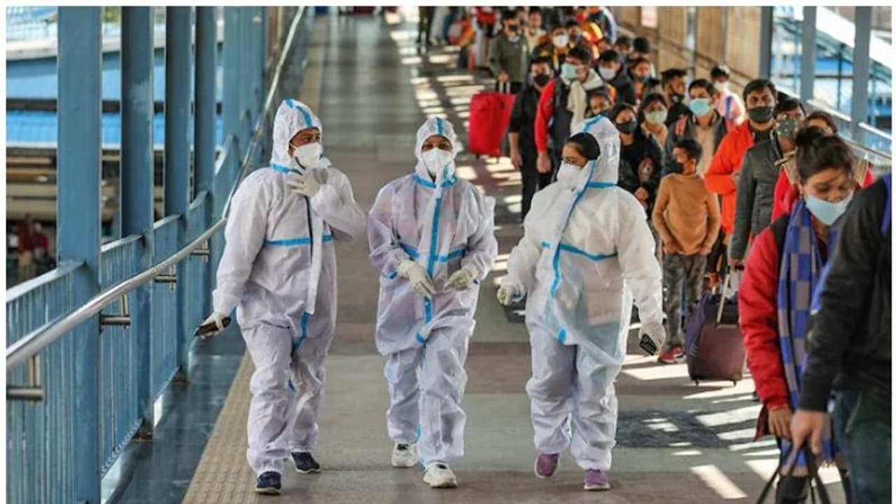 Home Isolation : இனி இதை தான் ஃபலோ பண்ணுங்க.. வீட்டு தனிமையில் டிரிட்மென்ட்.. வழிகாட்டு நெறிமுறைகள் வெளியீடு..