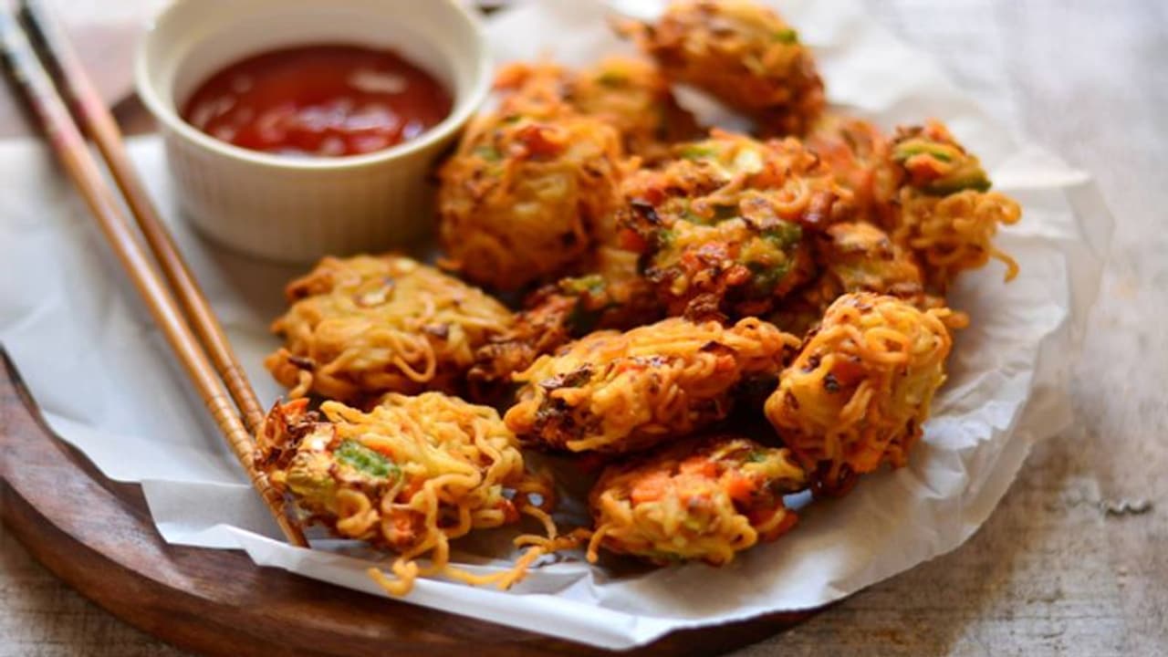 New Year 2022: न्यू ईयर पार्टी के बाद बच गए है ढेर सारे नूडल्स, तो इससे बनाएं ये शानदार टी टाइम डिश New Year 2022: न्यू ईयर पार्टी के बाद बच गए है ढेर सारे नूडल्स, तो इससे बनाएं ये शानदार टी टाइम डिश