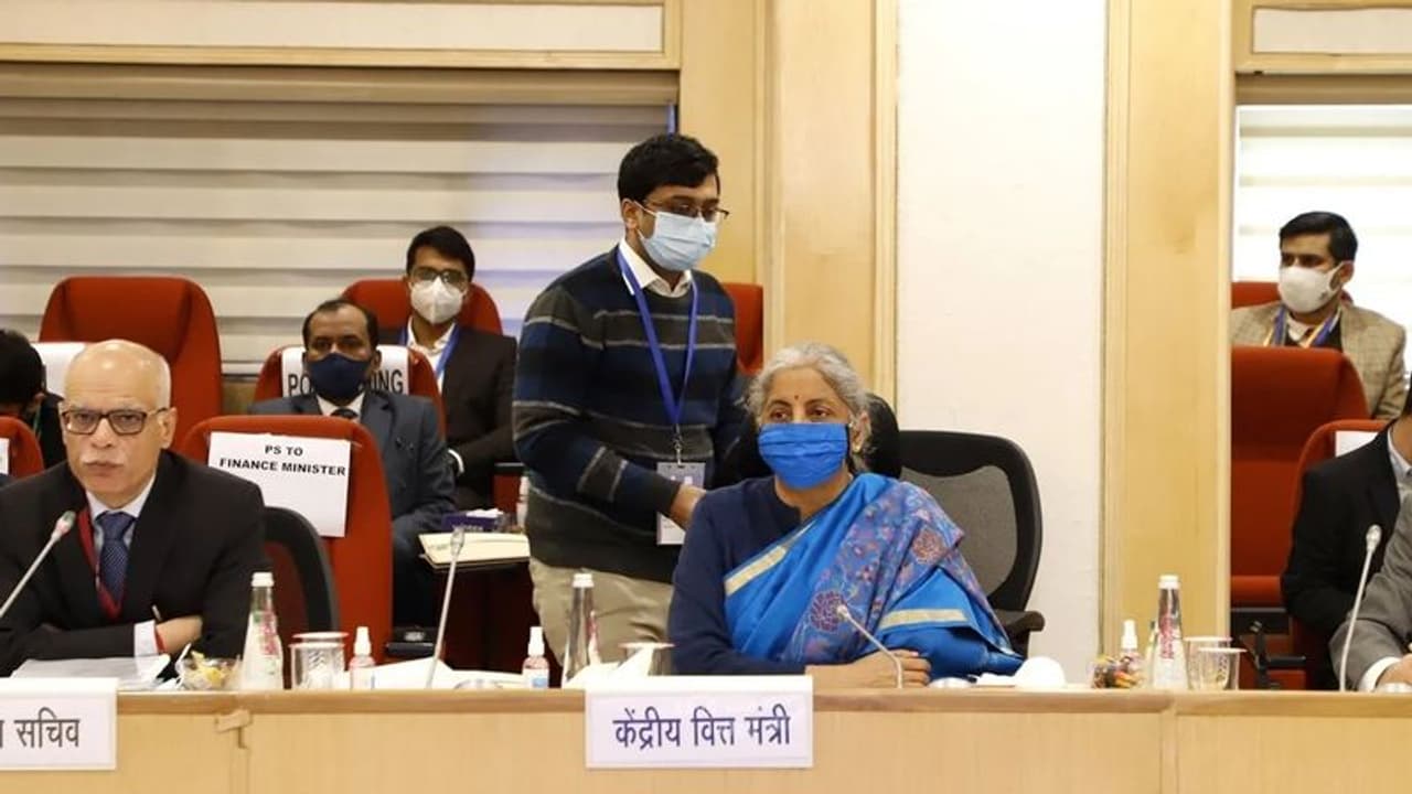 GST Council : ஜிஎஸ்டி குறைந்தபட்ச வரி 5 சதவீதத்திலிருந்து 8% அதிகரிப்பா? மத்திய அரசு புதிய விளக்கம் GST Council : ஜிஎஸ்டி குறைந்தபட்ச வரி 5 சதவீதத்திலிருந்து 8% அதிகரிப்பா? மத்திய அரசு புதிய விளக்கம்