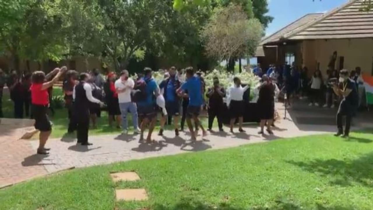 IND VS SA TEST: সেঞ্চুরিয়ন টেস্ট জয়ের পর টিম ইন্ডিয়ার তুমুল নাচ,দেখুন ভাইরাল ভিডিও IND VS SA TEST: সেঞ্চুরিয়ন টেস্ট জয়ের পর টিম ইন্ডিয়ার তুমুল নাচ,দেখুন ভাইরাল ভিডিও