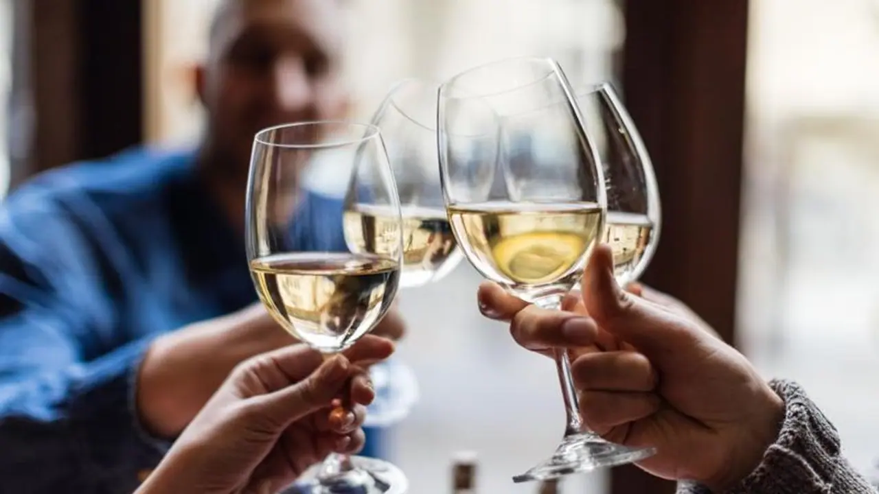 Alcohol Sale in Karnataka: ನೈಟ್ ಕರ್ಫ್ಯೂ ಇದ್ದರೂ ₹975 ಕೋಟಿ ಮದ್ಯ ಮಾರಾಟ! Alcohol Sale in Karnataka: ನೈಟ್ ಕರ್ಫ್ಯೂ ಇದ್ದರೂ ₹975 ಕೋಟಿ ಮದ್ಯ ಮಾರಾಟ!