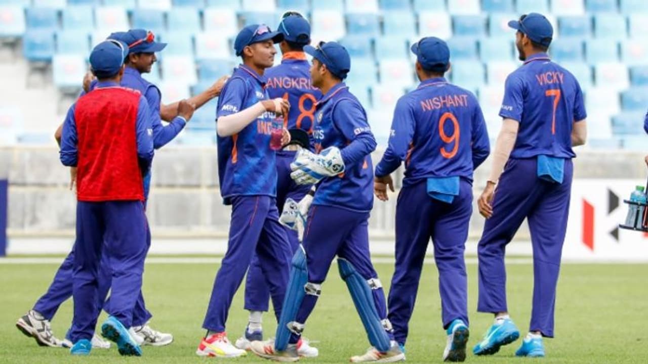 U19 Asia Cup : ശ്രീലങ്കന് യുവനിര തകര്ന്നു; അണ്ടര് 19 ഏഷ്യാകപ്പ് ഫൈനലില് ഇന്ത്യക്ക് കുഞ്ഞന് വിജയലക്ഷ്യം U19 Asia Cup : ശ്രീലങ്കന് യുവനിര തകര്ന്നു; അണ്ടര് 19 ഏഷ്യാകപ്പ് ഫൈനലില് ഇന്ത്യക്ക് കുഞ്ഞന് വിജയലക്ഷ്യം