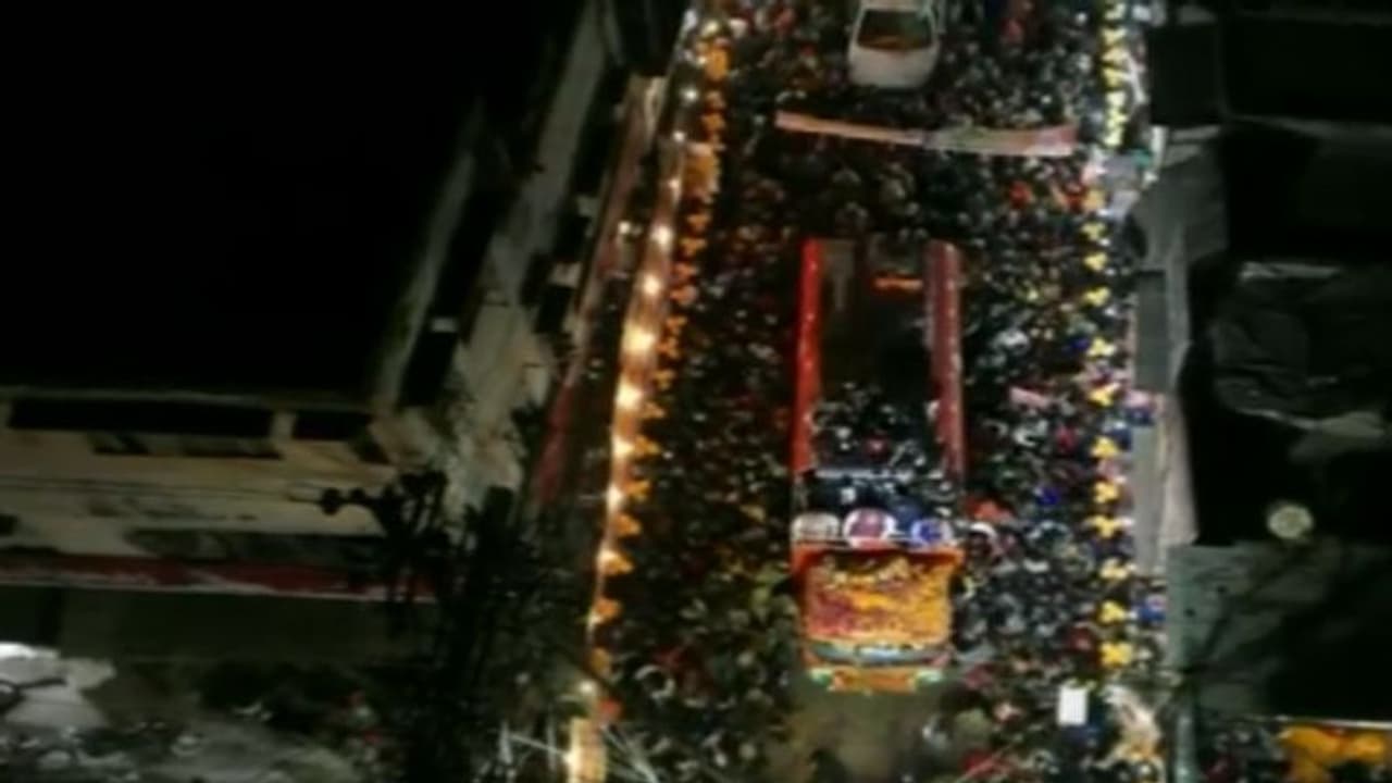 बरेली में अमित शाह का हुआ भव्य स्वागत, गूंजे जय श्री राम के नारे बरेली में अमित शाह का हुआ भव्य स्वागत, गूंजे जय श्री राम के नारे