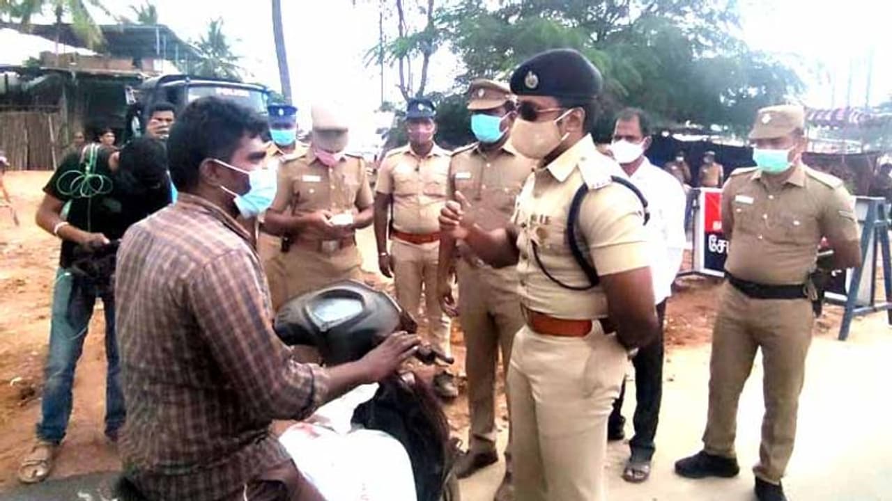 NewYear2022 :புத்தாண்டு கொண்டாட்டம்.. குடிபோதையில் வாகனம் ஓட்டினால் கடும் நடவடிக்கை.. காவல்துறை எச்சரிக்கை NewYear2022 :புத்தாண்டு கொண்டாட்டம்.. குடிபோதையில் வாகனம் ஓட்டினால் கடும் நடவடிக்கை.. காவல்துறை எச்சரிக்கை