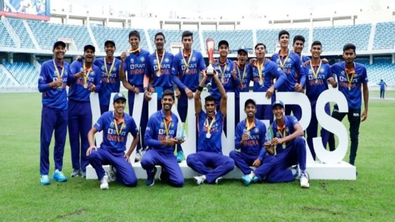 Ind vs SL U19 Asia Cup Final: श्रीलंका को हराकर भारत बना एशिया चैंपियन, वर्ल्ड कप के लिए टीम इंडिया तैयार Ind vs SL U19 Asia Cup Final: श्रीलंका को हराकर भारत बना एशिया चैंपियन, वर्ल्ड कप के लिए टीम इंडिया तैयार