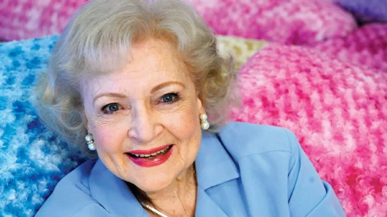अपना 100वां जन्मदिन मनाने से पहले ही Betty White का निधन, 99 की उम्र में दुनिया को कहा अलविदा अपना 100वां जन्मदिन मनाने से पहले ही Betty White का निधन, 99 की उम्र में दुनिया को कहा अलविदा