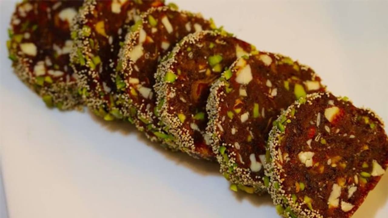 New Year 2022: नए साल के पहले दिन अपने घर वालों को खिलाएं ये मिठाई, दूध मावा, शक्कर के बिना ही बनेगी टेस्टी New Year 2022: नए साल के पहले दिन अपने घर वालों को खिलाएं ये मिठाई, दूध मावा, शक्कर के बिना ही बनेगी टेस्टी