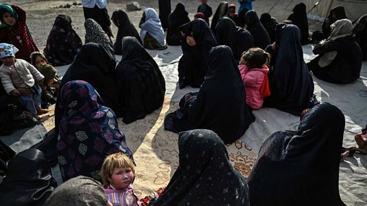 Taliban का नया फरमान: महिलाओं को बाथरूम में हिजाब पहनकर नहाना होगा, बॉडी मसाज पर भी प्रतिबंध