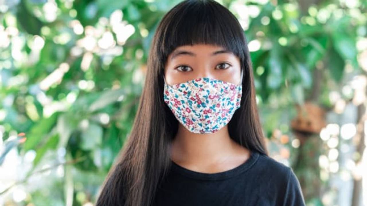 Cloth Masks : ഒമിക്രോണിനെ തടയാൻ തുണി മാസ്കിന് സാധിക്കുമോ? ആരോഗ്യ വിദഗ്ധര് പറയുന്നു... Cloth Masks : ഒമിക്രോണിനെ തടയാൻ തുണി മാസ്കിന് സാധിക്കുമോ? ആരോഗ്യ വിദഗ്ധര് പറയുന്നു...