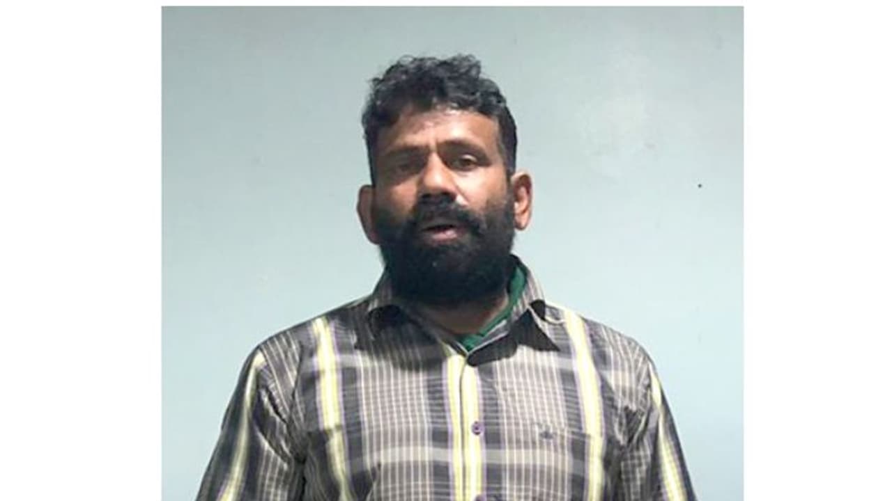 ബ്ലഡ് മണി കാരണം 10 വര്ഷമായി നാട്ടില് പോകാന് കഴിയാതിരുന്ന മലയാളിക്കായി കൈകോര്ത്ത് ഒരുകൂട്ടം പ്രവാസികള് ബ്ലഡ് മണി കാരണം 10 വര്ഷമായി നാട്ടില് പോകാന് കഴിയാതിരുന്ന മലയാളിക്കായി കൈകോര്ത്ത് ഒരുകൂട്ടം പ്രവാസികള്