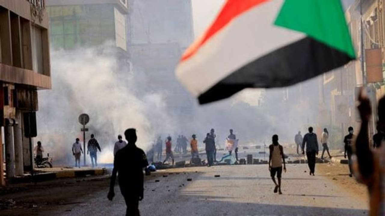 സുഡാൻ രക്ഷാ ദൗത്യം: തയ്യാറാകാൻ വ്യോമ നാവിക സേനകൾക്ക് നിർദ്ദേശം, കടൽമാർഗം ഒഴിപ്പിക്കലിന് ഊന്നൽ 