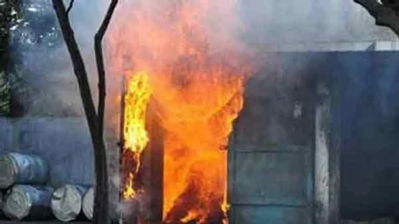 விருதுநகர் அருகே பட்டாசு ஆலையில் வெடி விபத்து இருவர் படுகாயம்