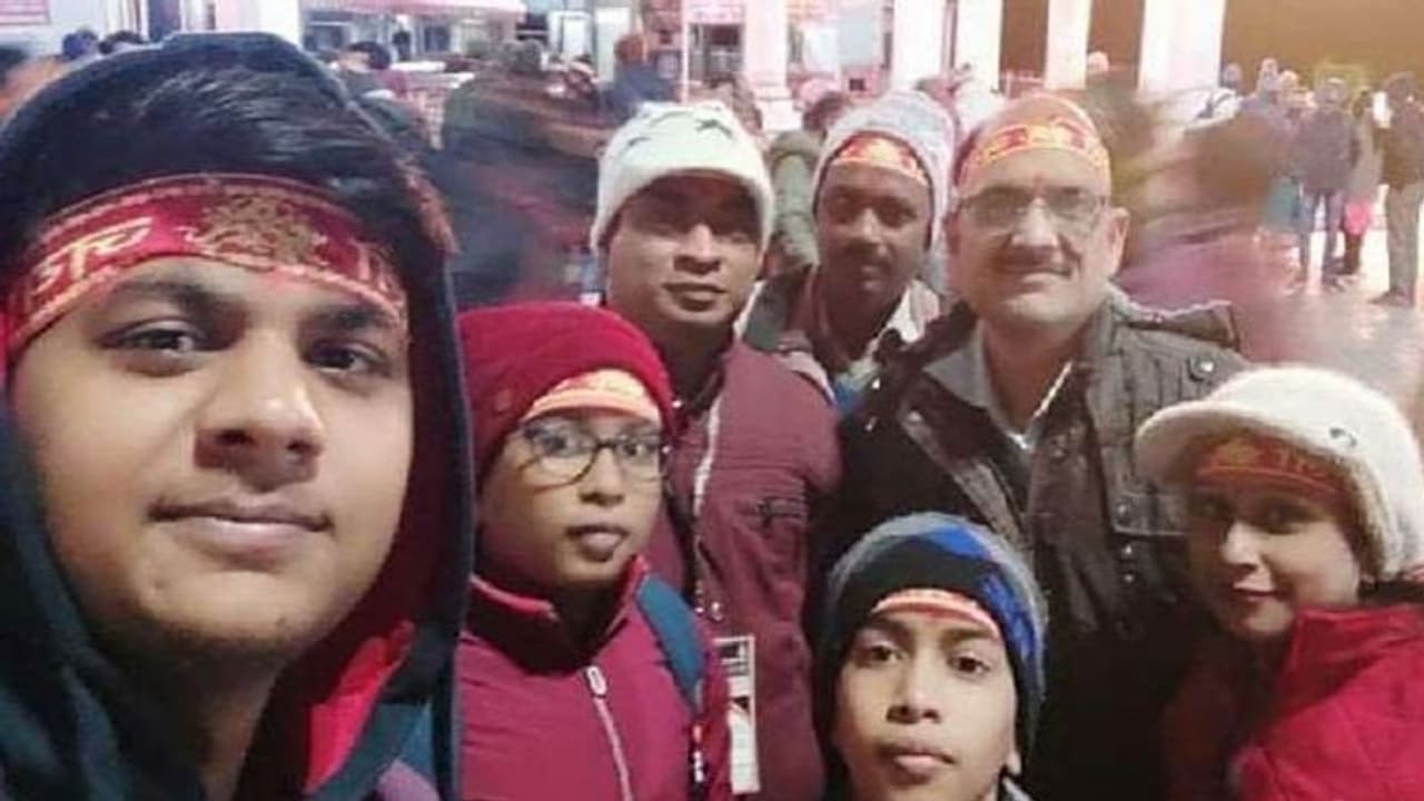 वैष्णो देवी मंदिर में हुई भगदड़ से सहम गया अमरोहा का परिवार, ऐसे की फंसे लोगों की मदद वैष्णो देवी मंदिर में हुई भगदड़ से सहम गया अमरोहा का परिवार, ऐसे की फंसे लोगों की मदद