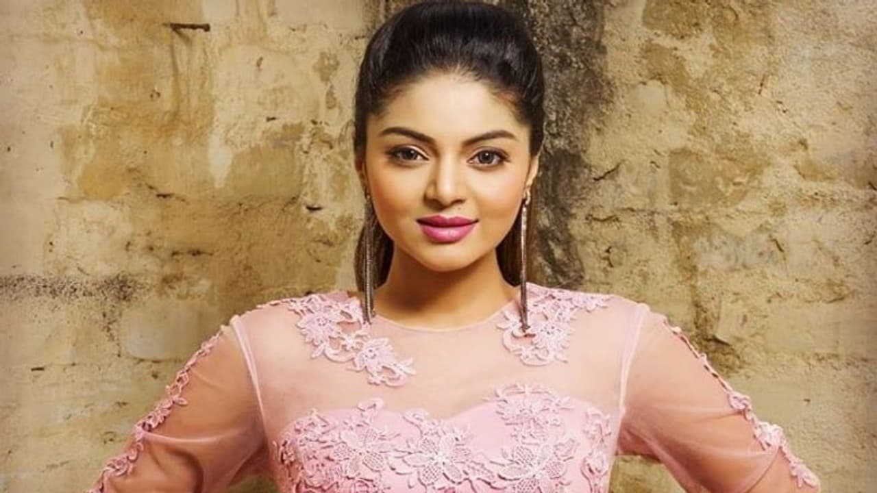 `బిగ్‌బాస్‌`పై హీరోయిన్‌ షాకింగ్‌ కామెంట్‌.. యూజ్‌ లెస్‌ అంటూ..