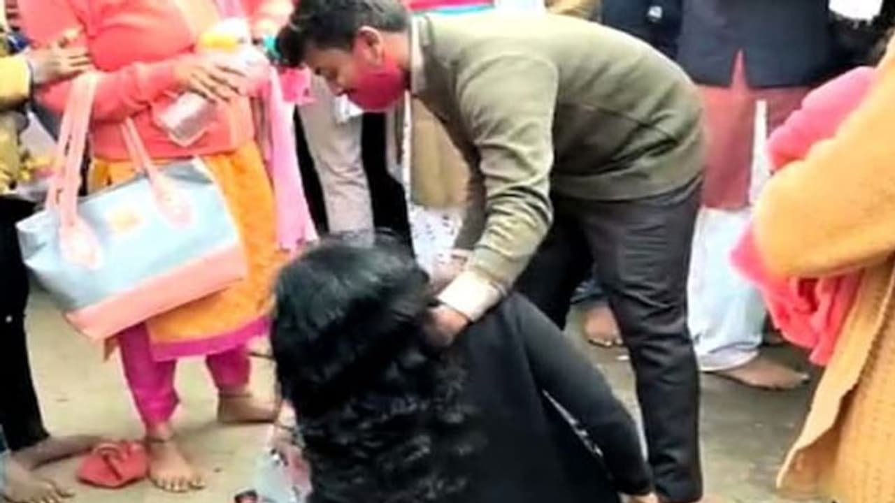 वैष्णो देवी के बाद आयोध्या में भी भीड़ हुई बेकाबू, बड़ा हादसा होने से टला वैष्णो देवी के बाद आयोध्या में भी भीड़ हुई बेकाबू, बड़ा हादसा होने से टला