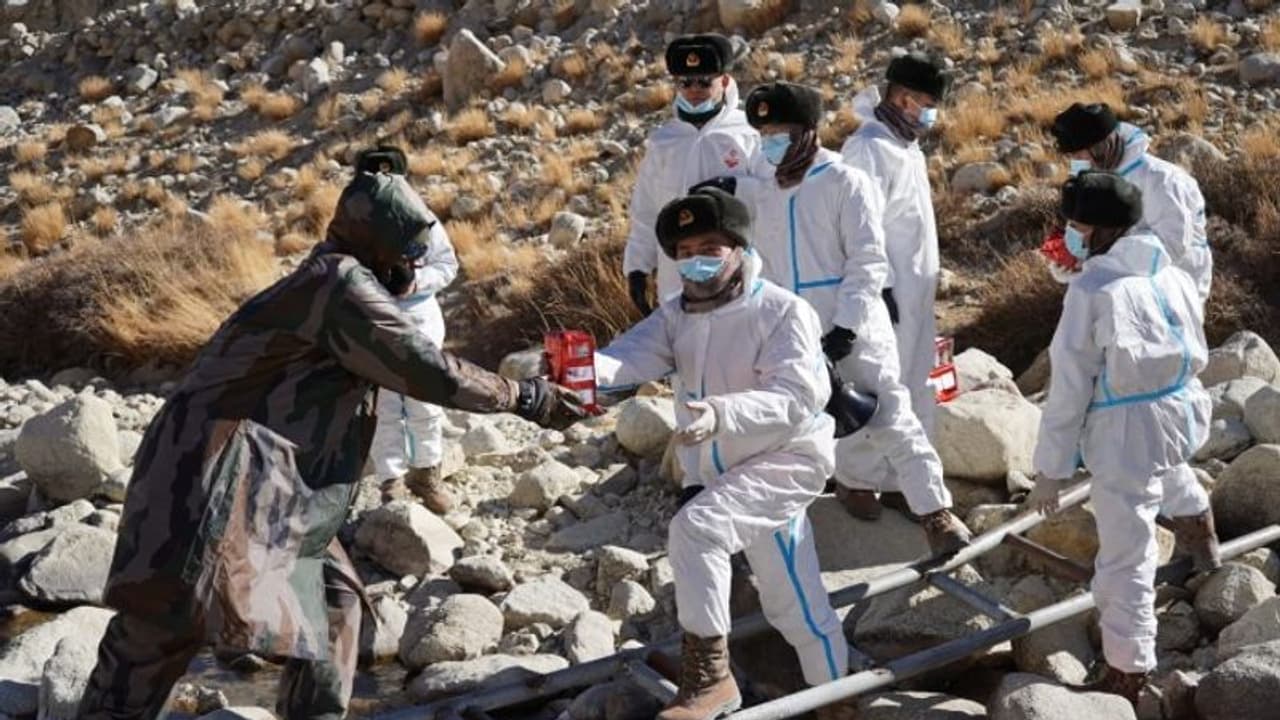 India Extends Gesture of Friendship to Pak : പുതുവത്സരദിനത്തിൽ പാക്കിസ്ഥാൻ സേനയ്ക്ക് മധുരം നൽകി ഇന്ത്യൻ ആർമി