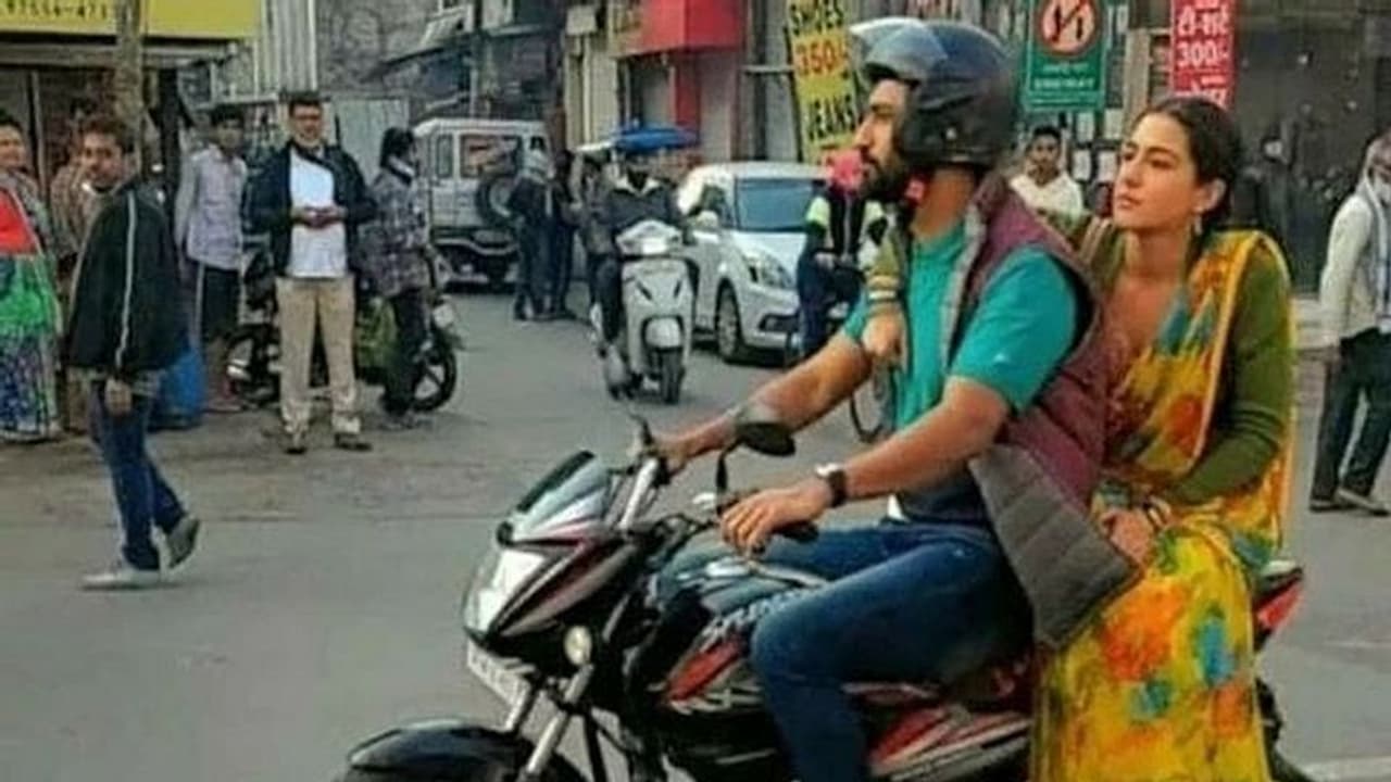 Vicky Kaushal ने फिल्म की शूटिंग में किया स्कूटी की नंबर का इस्तेमाल, थाना पहुंचा मामला Vicky Kaushal ने फिल्म की शूटिंग में किया स्कूटी की नंबर का इस्तेमाल, थाना पहुंचा मामला