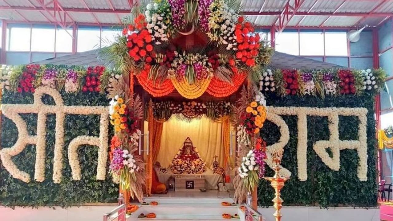 Over 1.12 lakh devotees visit Ayodhya's Ram Lalla to seek blessings on New Year