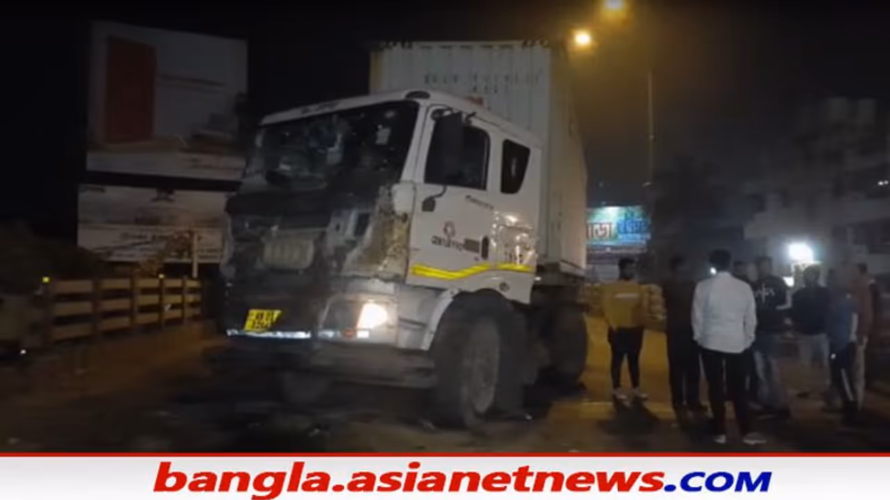 Road Accident in Howrah: সাঁতরাগাছি ব্রিজে বড়বড় দুর্ঘটনা, পণ্যবাহী দুটি লরির মুখোমুখি সংঘর্ষে আহত ১