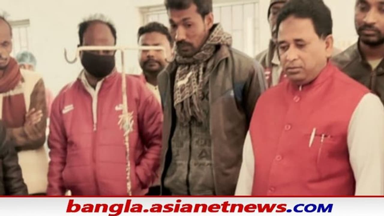 'দলের লোক হয়ে এভাবে আক্রমন করবে ভাবিনি', মুর্শিদাবাদে গোষ্ঠী কোন্দলের শিকার তৃণমূলের দাপুটে নেতা 'দলের লোক হয়ে এভাবে আক্রমন করবে ভাবিনি', মুর্শিদাবাদে গোষ্ঠী কোন্দলের শিকার তৃণমূলের দাপুটে নেতা