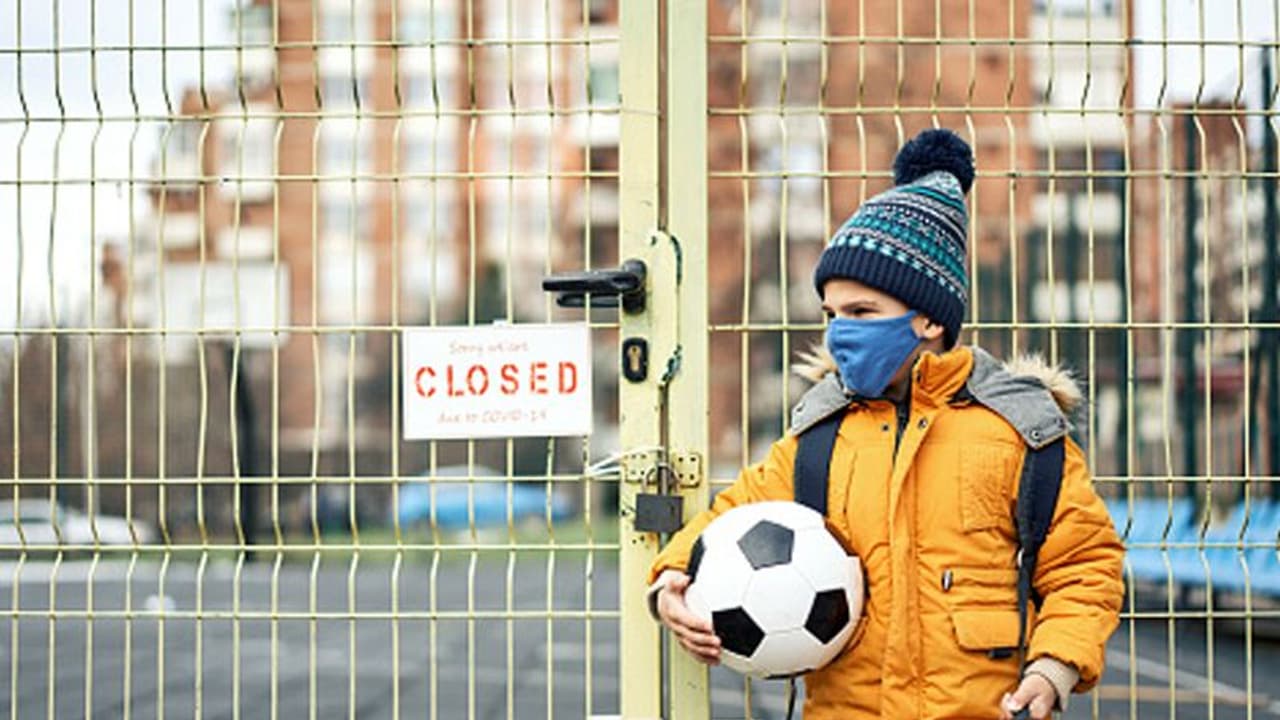 कोरोना के नए वैरिएंट ने पढ़ाई में फिर लगाया ब्रेक, इन राज्यों में बंद हुए स्कूल, ऑनलाइन क्लास पर जोर कोरोना के नए वैरिएंट ने पढ़ाई में फिर लगाया ब्रेक, इन राज्यों में बंद हुए स्कूल, ऑनलाइन क्लास पर जोर