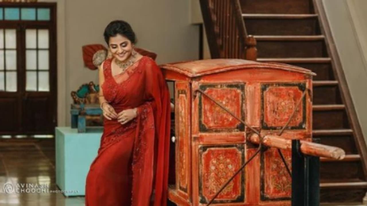 Ramya Nambeesan photoshoot: പുതുവര്ഷത്തെ പുത്തൻ ഫോട്ടോഷൂട്ടുമായി രമ്യാ നമ്പീശൻ Ramya Nambeesan photoshoot: പുതുവര്ഷത്തെ പുത്തൻ ഫോട്ടോഷൂട്ടുമായി രമ്യാ നമ്പീശൻ