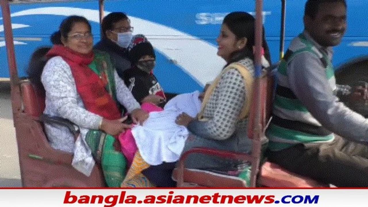 কোভিড বিধি শিকেয় মালদহে, মাস্ক বিহীন মুখে মুচকি হাসি টোটো সওয়ারিদের কোভিড বিধি শিকেয় মালদহে, মাস্ক বিহীন মুখে মুচকি হাসি টোটো সওয়ারিদের