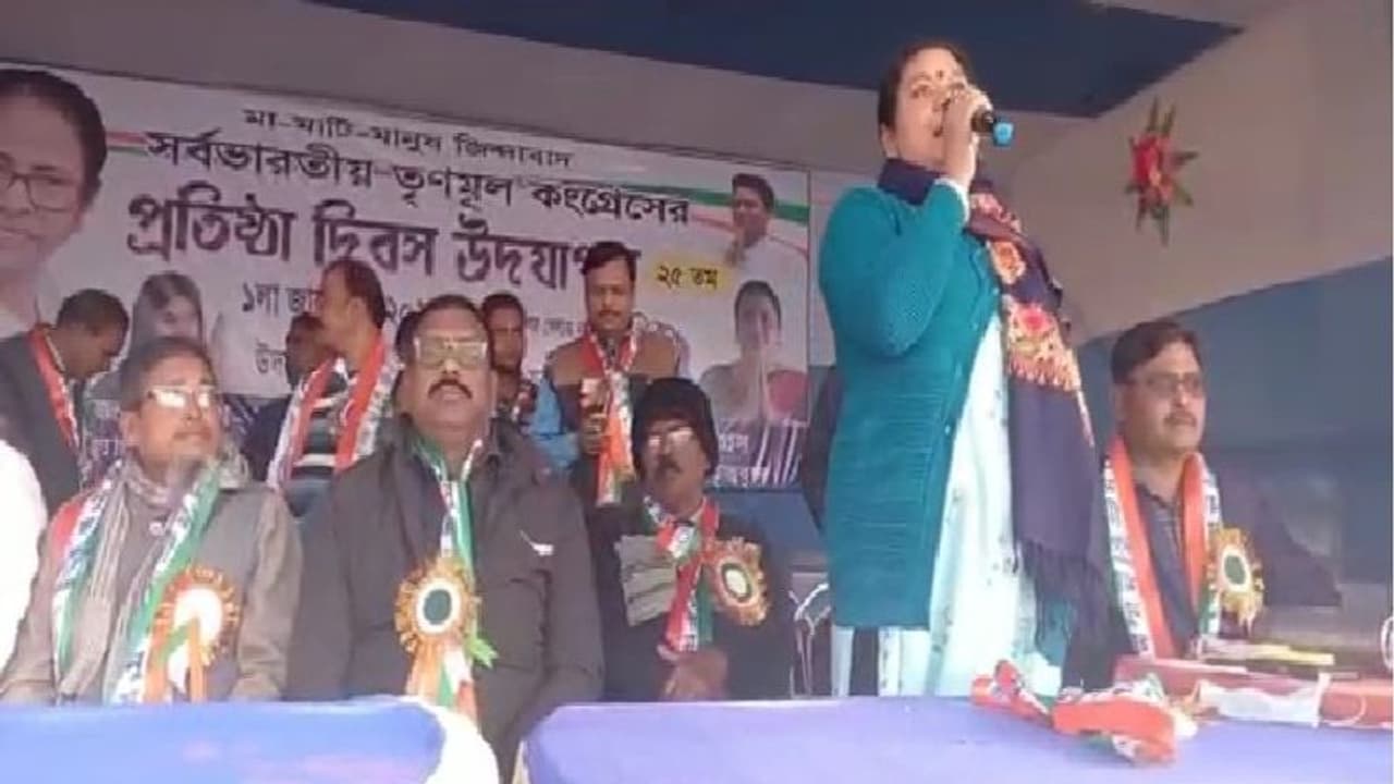 TMC MLA: জঙ্গলমহলে বদলি করে দেওয়া হবে আইসি বিডিওকে, হুমকি তৃণমূল বিধায়কের TMC MLA: জঙ্গলমহলে বদলি করে দেওয়া হবে আইসি বিডিওকে, হুমকি তৃণমূল বিধায়কের