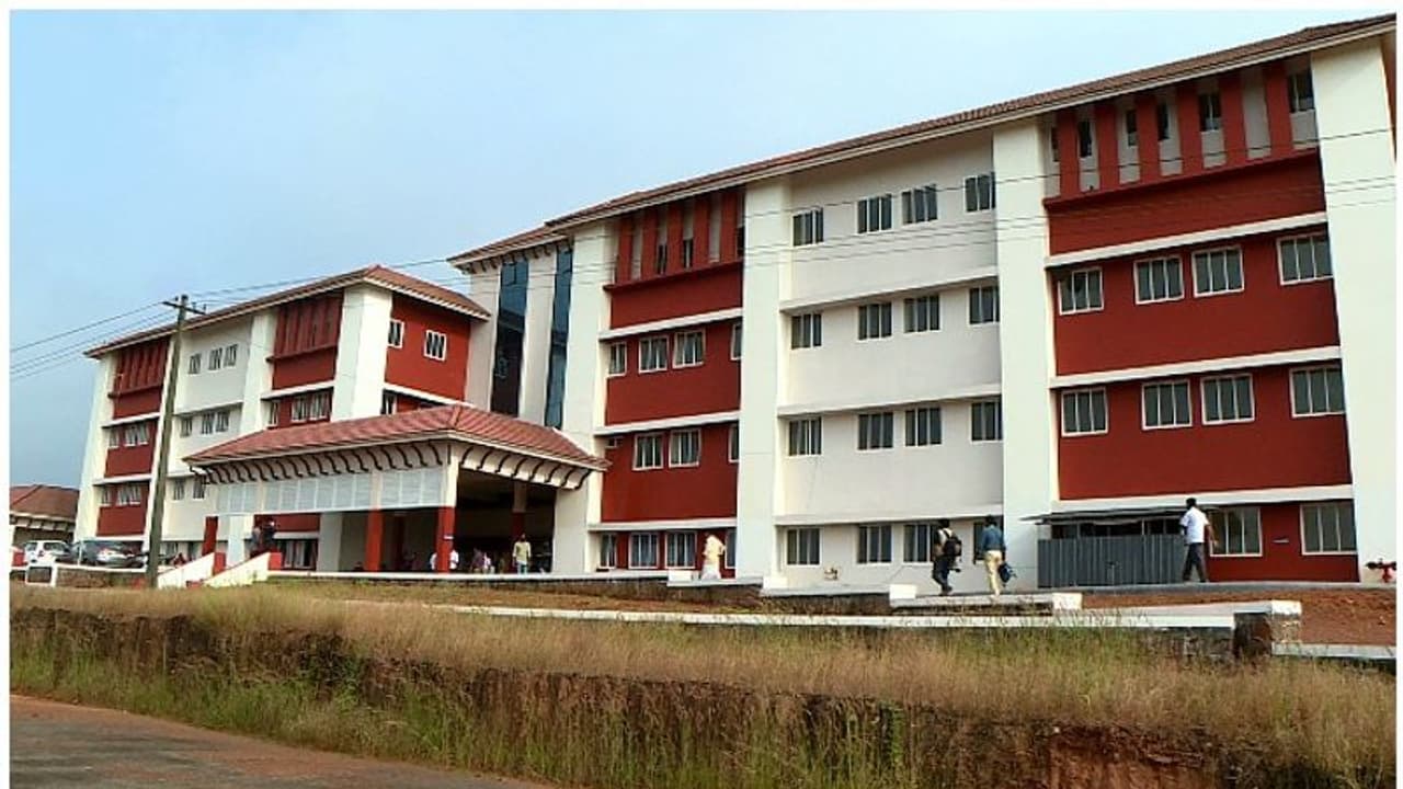 കാസര്കോട് മെഡി.കോളേജില് തിങ്കളാഴ്ച്ച മുതല് ഒപി തുടങ്ങുന്നു: രാവിലെ 9 മുതല് ഉച്ചയ്ക്ക് 1 വരെ പ്രവര്ത്തനം കാസര്കോട് മെഡി.കോളേജില് തിങ്കളാഴ്ച്ച മുതല് ഒപി തുടങ്ങുന്നു: രാവിലെ 9 മുതല് ഉച്ചയ്ക്ക് 1 വരെ പ്രവര്ത്തനം