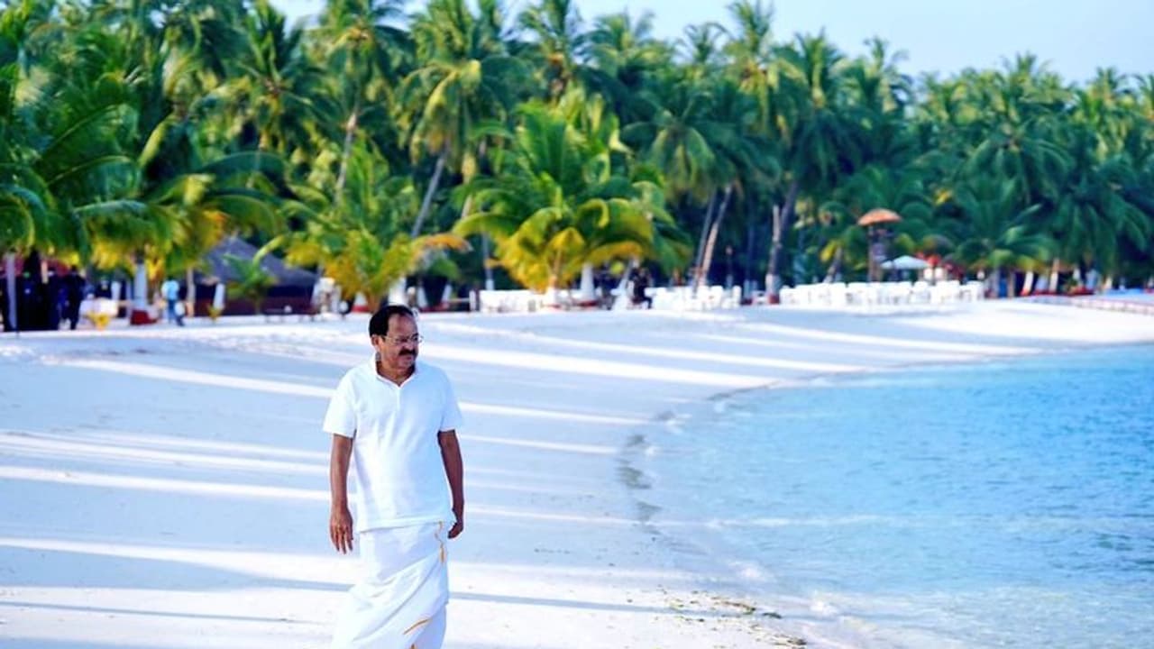 ദ്വീപുകളെ സംരക്ഷിക്കുന്നതിന് അന്താരാഷ്ട്ര പരിശ്രമങ്ങൾ വേണം; ലക്ഷദ്വീപ് സന്ദര്ശനത്തിന് ശേഷം ഉപരാഷ്ട്രപതി ദ്വീപുകളെ സംരക്ഷിക്കുന്നതിന് അന്താരാഷ്ട്ര പരിശ്രമങ്ങൾ വേണം; ലക്ഷദ്വീപ് സന്ദര്ശനത്തിന് ശേഷം ഉപരാഷ്ട്രപതി