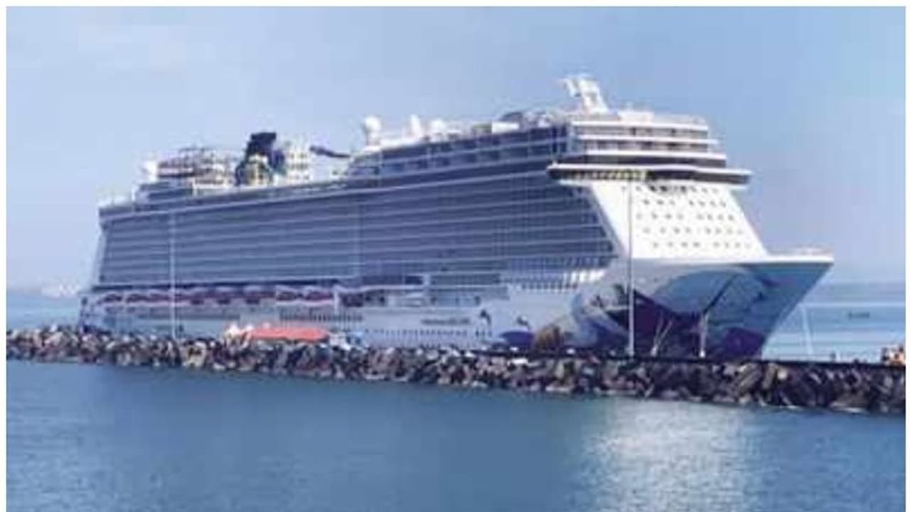 ജീവനക്കാരിൽ ഒരാൾക്ക് കൊവിഡ്; ഗോവ തുറമുഖത്ത് ആഢംബര കപ്പൽ തടഞ്ഞ് വച്ചു ജീവനക്കാരിൽ ഒരാൾക്ക് കൊവിഡ്; ഗോവ തുറമുഖത്ത് ആഢംബര കപ്പൽ തടഞ്ഞ് വച്ചു