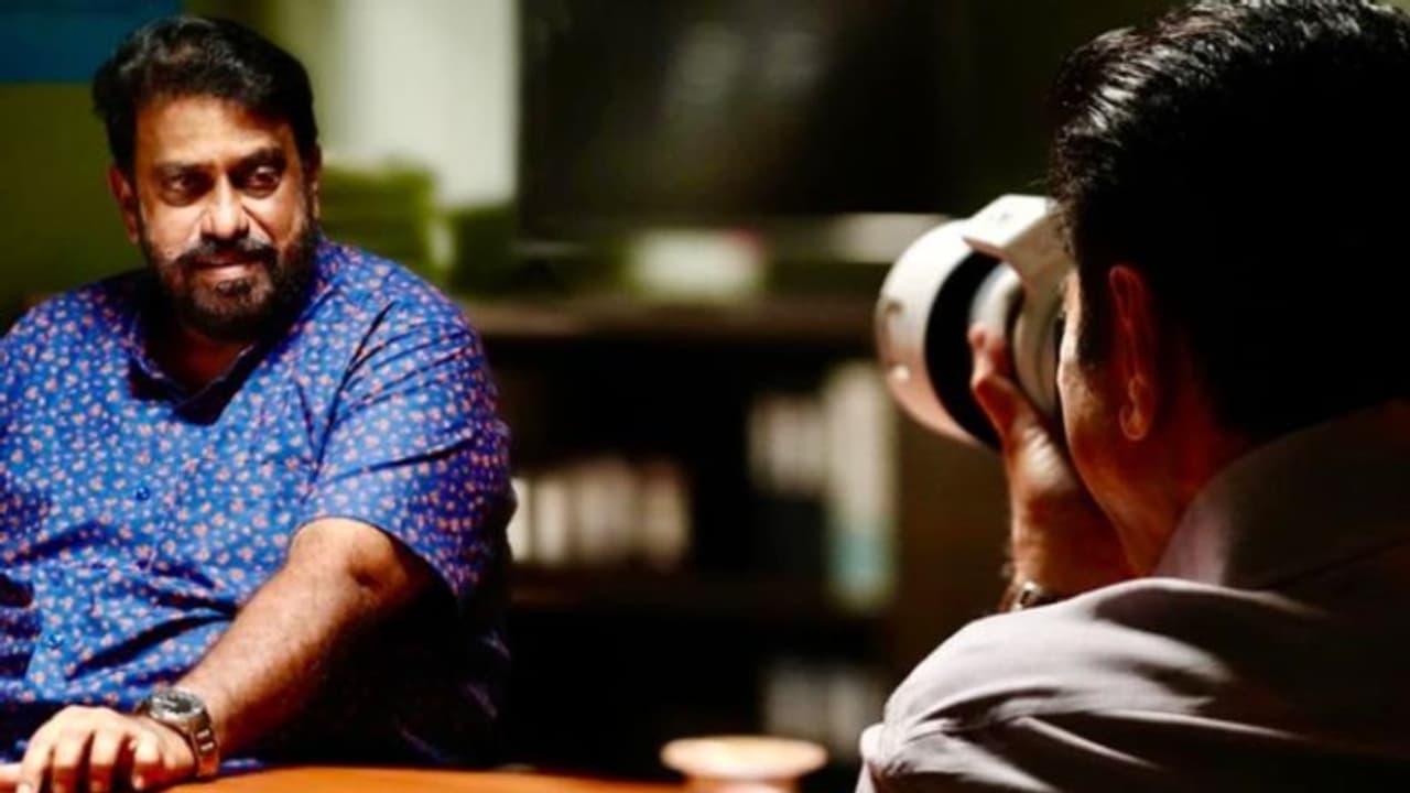 CBI 5 Movie : ഷൂട്ടിംഗിനിടെ കെ മധുവിനെ ക്യാമറയില് പകര്ത്തുന്ന 'സേതുരാമയ്യര് സിബിഐ' CBI 5 Movie : ഷൂട്ടിംഗിനിടെ കെ മധുവിനെ ക്യാമറയില് പകര്ത്തുന്ന 'സേതുരാമയ്യര് സിബിഐ'