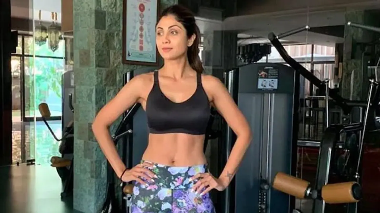 पहले न्यू ईयर की पार्टी और जमकर खाया, अब इस तरह कैलोरी बर्न कर रही Shilpa Shetty, शेयर किया वीडियो पहले न्यू ईयर की पार्टी और जमकर खाया, अब इस तरह कैलोरी बर्न कर रही Shilpa Shetty, शेयर किया वीडियो