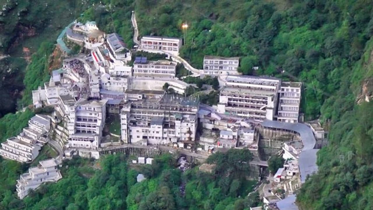 Vaishno Devi Mandir में पर्ची सिस्टम बंद, ऑनलाइन बुकिंग के बाद ही होंगे माता के दर्शन Vaishno Devi Mandir में पर्ची सिस्टम बंद, ऑनलाइन बुकिंग के बाद ही होंगे माता के दर्शन